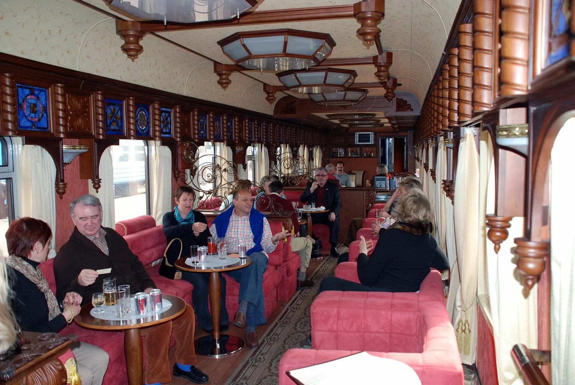 Поезд золотой орел фото Lounge car of the Golden Eagle. (Photo by Owen Hardy) Rusland