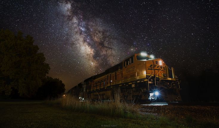 Поезд звезда фото Cosmic Railroad Milky way photography, Railroad art, Astrophotography