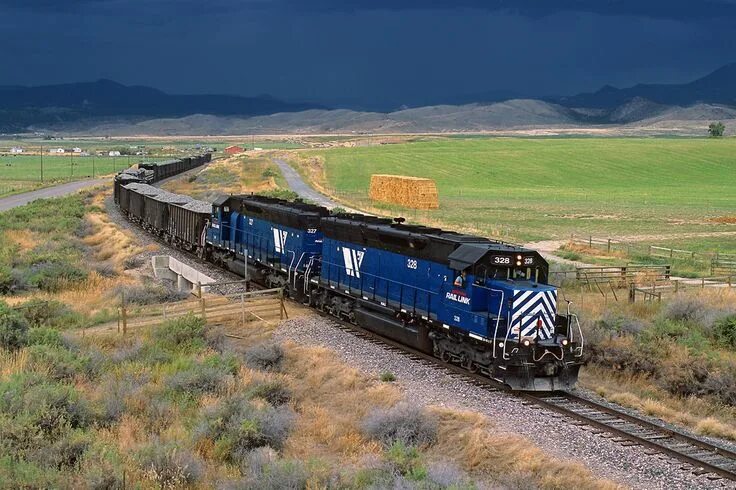 Поезда америки фото Storm over Homestake Railroad photography, Railroad photos, Train