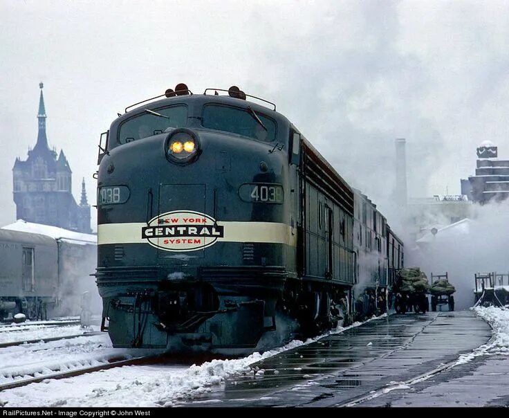 Поезда америки фото NYC 4038 New York Central EMD E8(A) at Albany, New York by John West New york ce