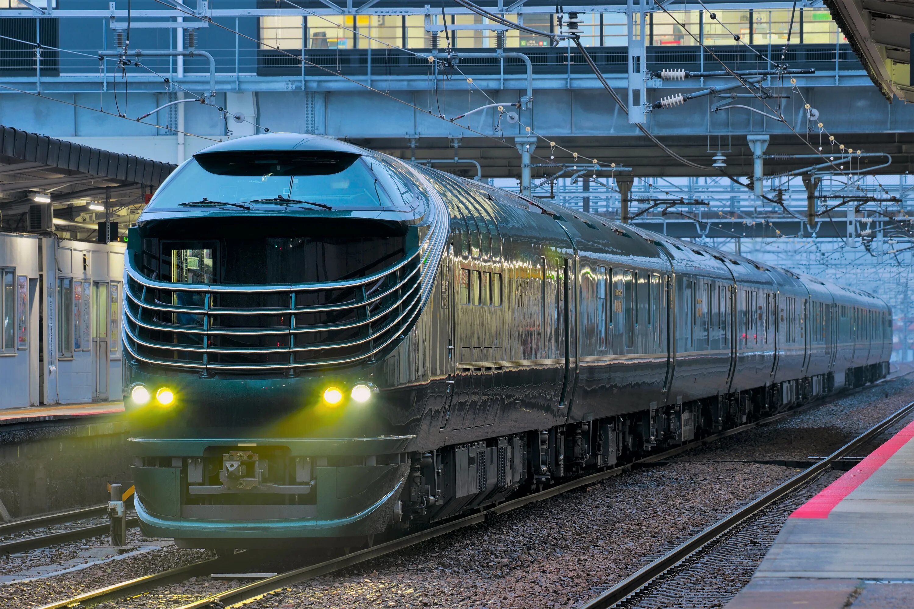 Поезда фото 2024 File:Twilight Express Mizukaze test run Saijo Station 20170408.jpg - Wikipedia