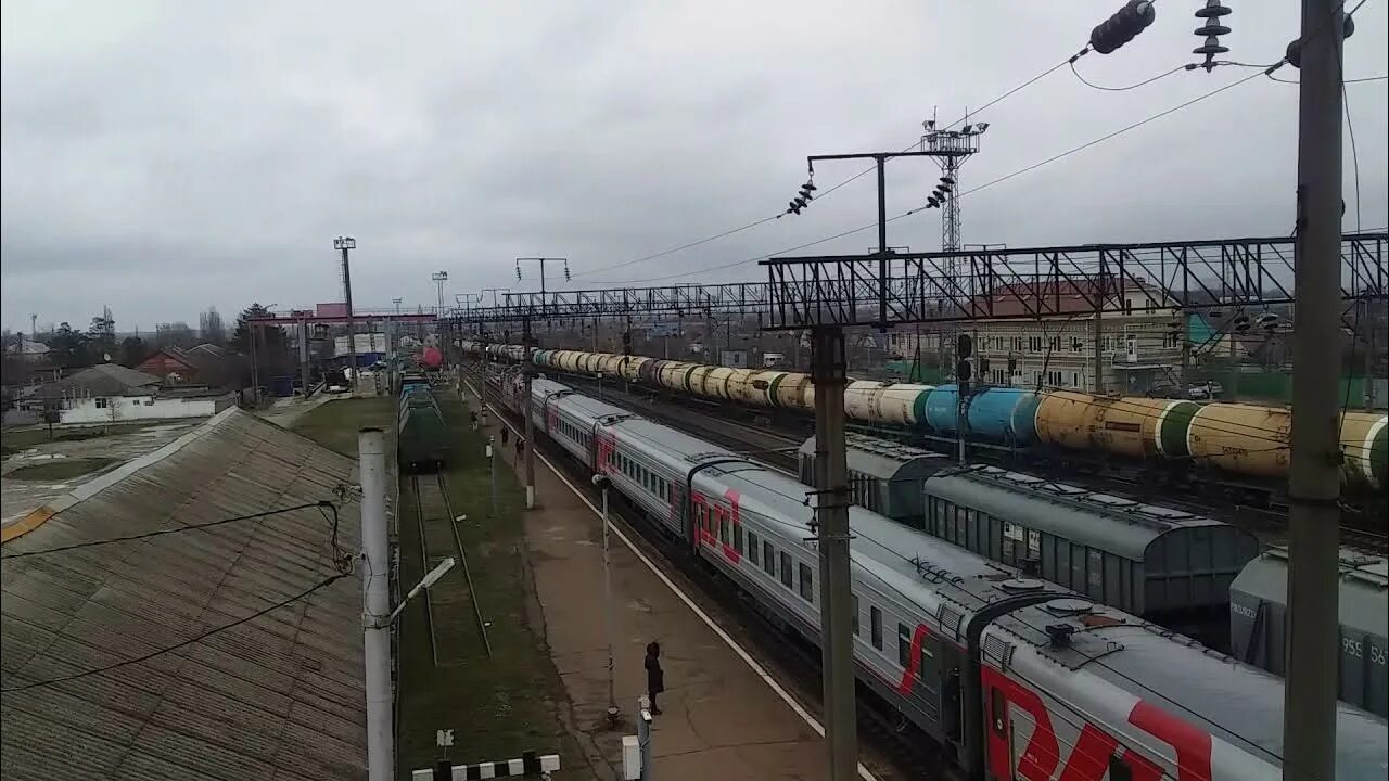 Поезда новороссийск москва фото Электровозы ЭП1М 593 и ВЛ80С - YouTube