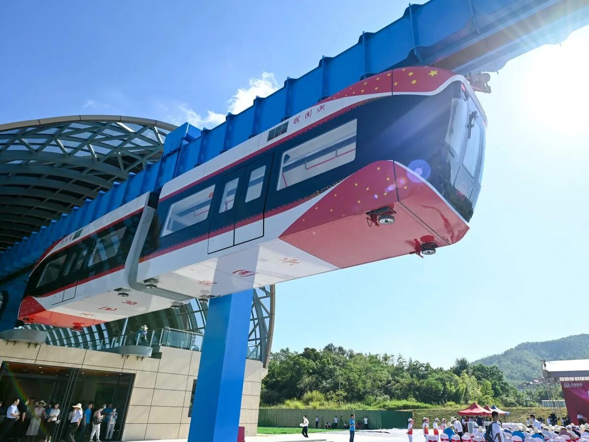 Поезда в китае фото An 'air train' in China runs using an overhead magnetic track, never touching it