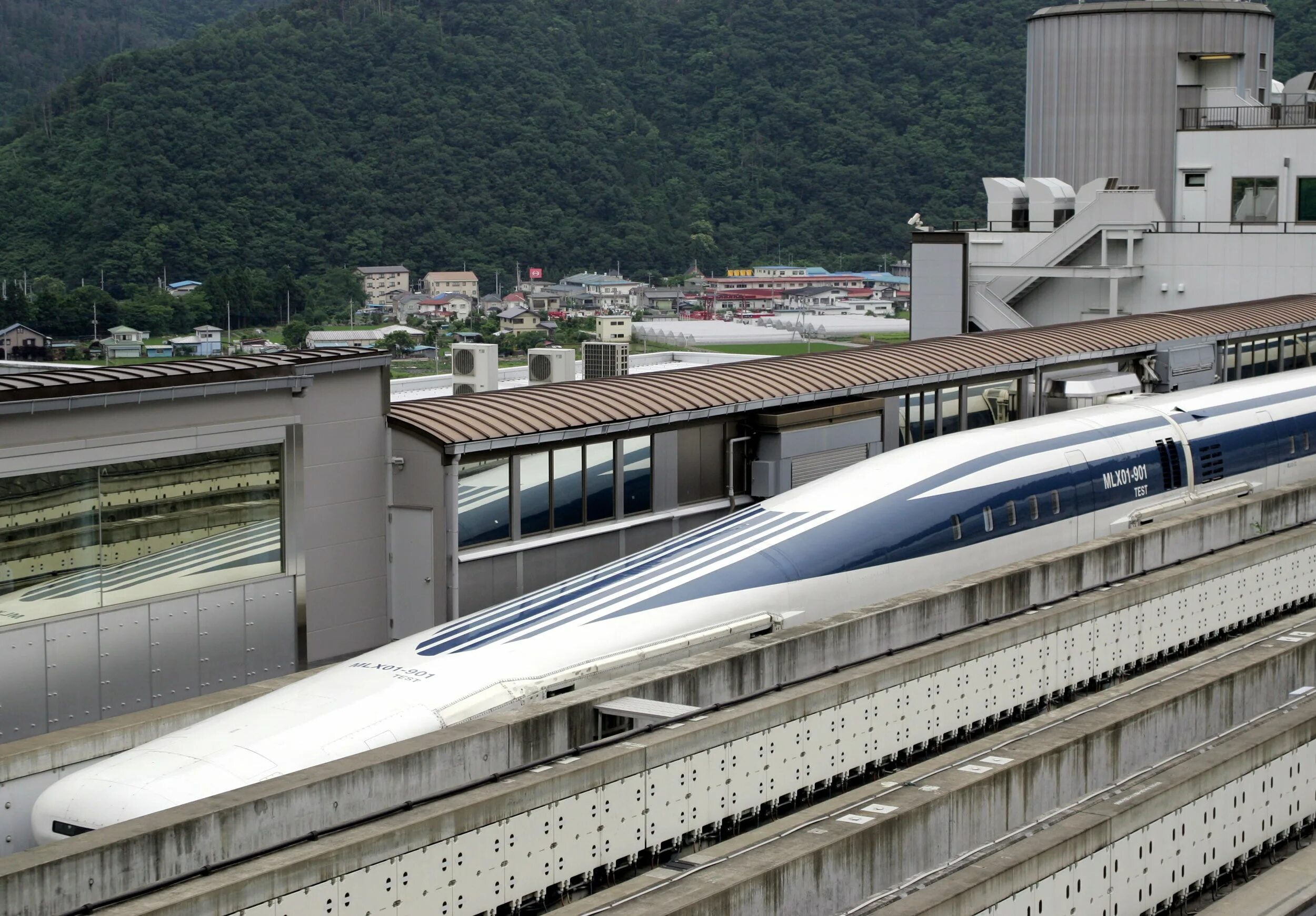 Поезда японии фото First passengers on Japanese maglev train travel at speeds of 311 mph The Indepe