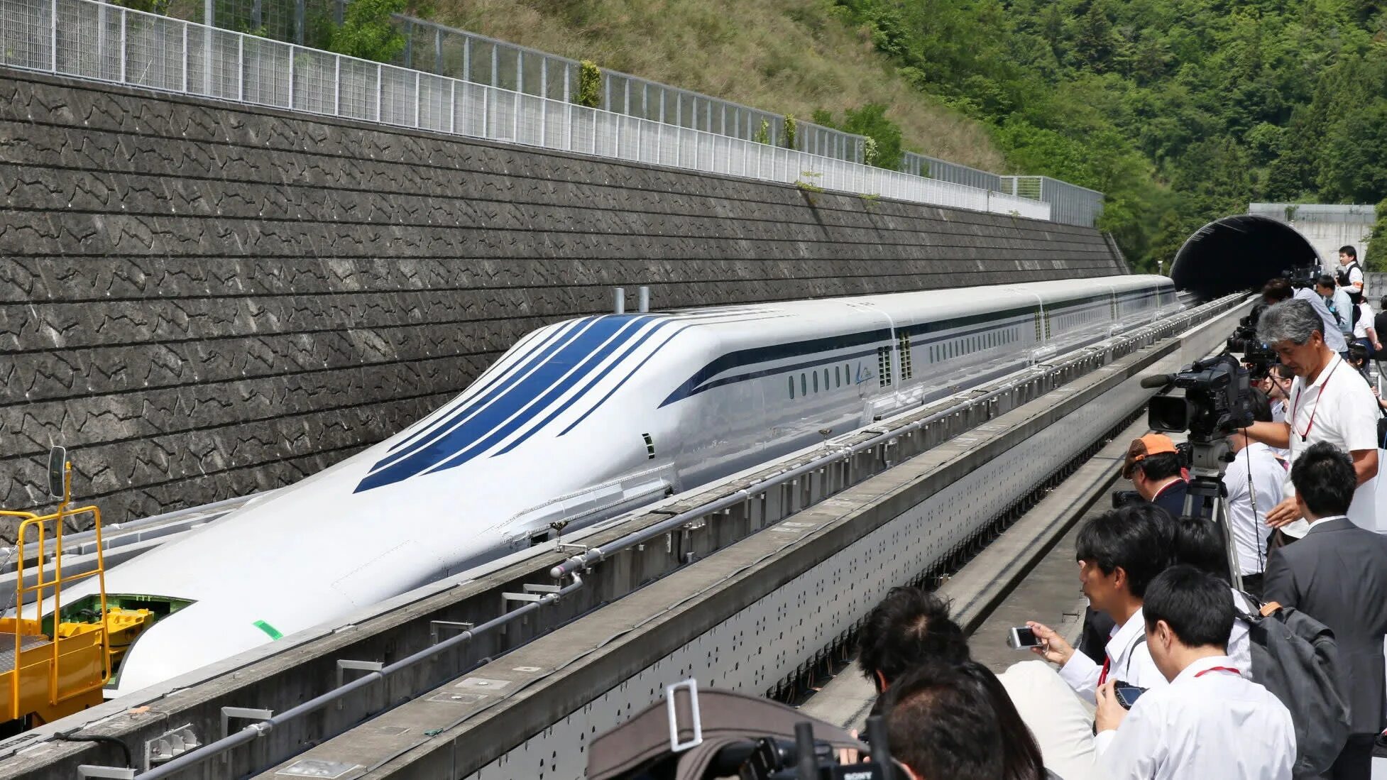 Поезда японии фото New High-Speed Maglev Bullet Train Faces Potential Setbacks - Japan Insider