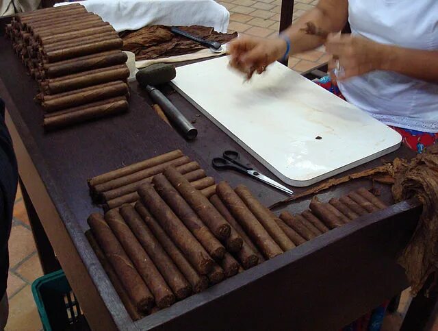 Погарская сигаретно сигарная фабрика фото File:Dannamann Cigar Factory.jpg - Wikimedia Commons