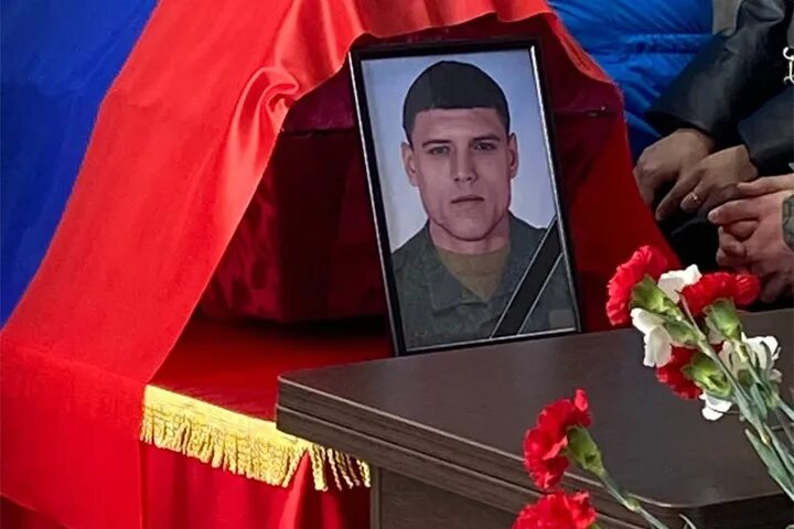 Погиб сергей фото Хакасия простилась с бойцом ЧВК "Вагнер" Сергеем Юмашевым В селе Аршаново Алтайс