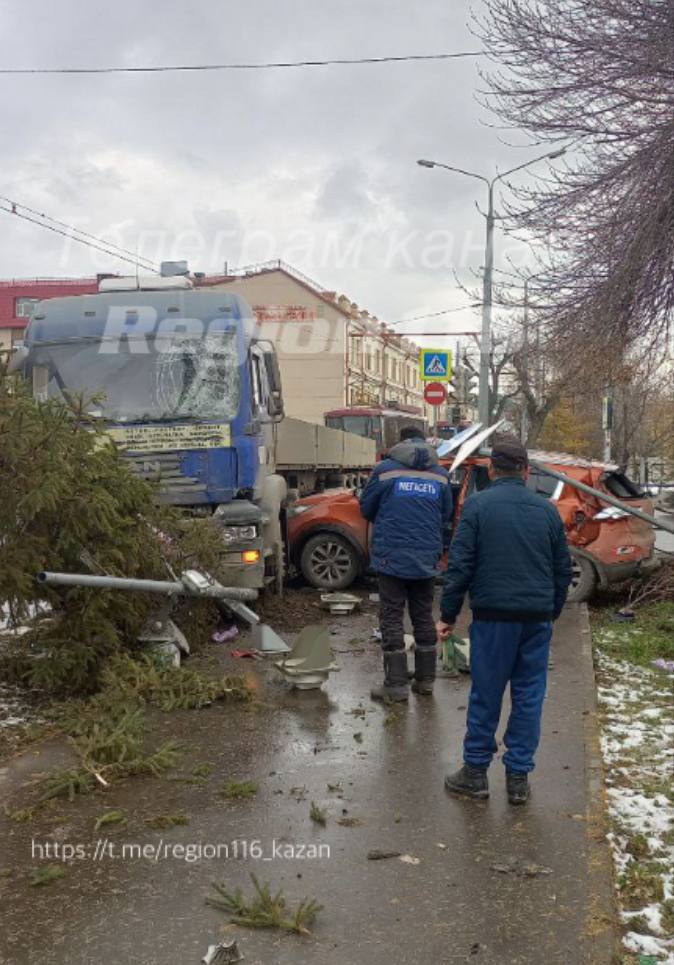 Погибли в казани фото В Казани в результате ДТП грузовик врезался в столб - Вести Татарстан