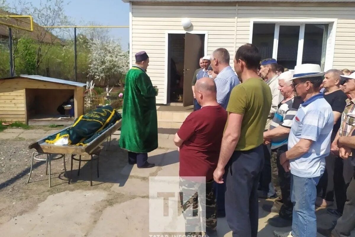 Погибли в казани фото Хоронят мальчика, погибшего во время стрельбы в казанской школе - МК Казань