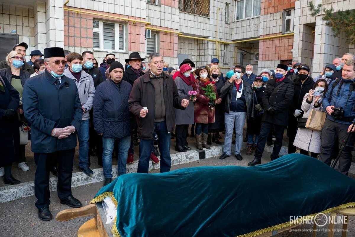 Погибли в казани фото В Казани простились с "золотым голосом Татарстана" Ильфатом Абдрахмановым