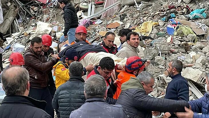 Погибли в турции фото По Турции ударило мощнейшее землетрясение. Трагедия задела и спорт Sports.ru Дзе