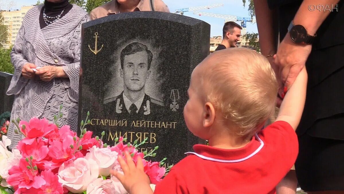 Погибшие на курске моряки фото Гибель Курска в фотообъективе. CLEAR SKY Дзен