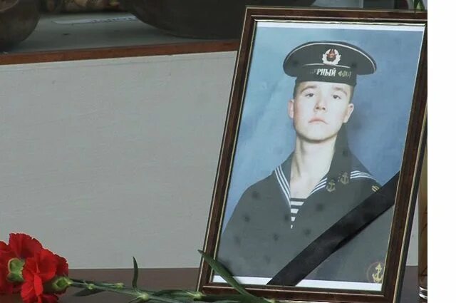 Погибшие на курске моряки фото В Череповце сегодня вспомнят Руслана Тряничева, погибшего на АПЛ "Курск" АиФ Вол