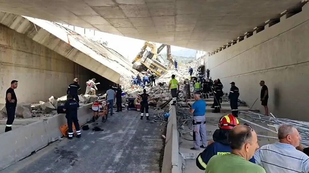 Погибшие на мосту фото Bridge collapses in Greece: Two people killed, six injured