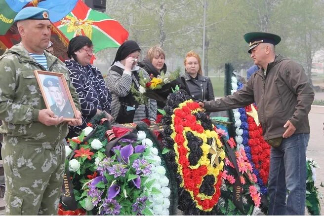 Погибшие на сво из каменска уральского фото В Каменске-Уральском простились с вагнеровцем Сергеем Пахомовым, погибшим под ра