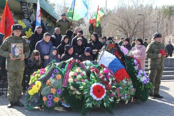 Погибшие на сво из каменска уральского фото Достойный сын своих родителей В свои 30 лет Сергей Диденко многое успел: отслужи