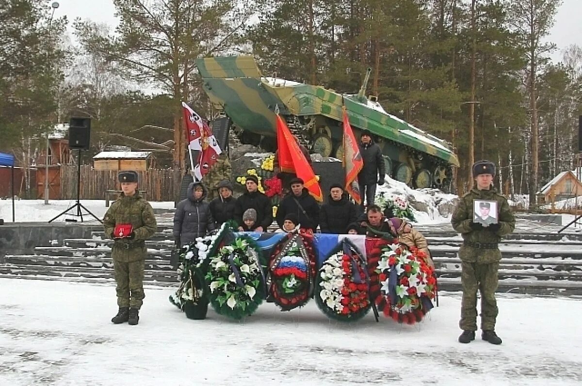 Погибшие на сво из каменска уральского фото С 28-летним мужчиной, погибшим на СВО, попрощались в Каменске-Уральском АиФ Урал