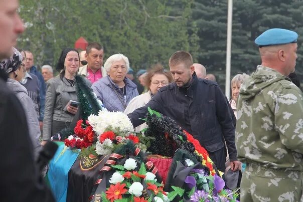 Погибшие на сво из каменска уральского фото В Каменске-Уральском простились с Сергеем Пахомовым, который погиб в спецопераци