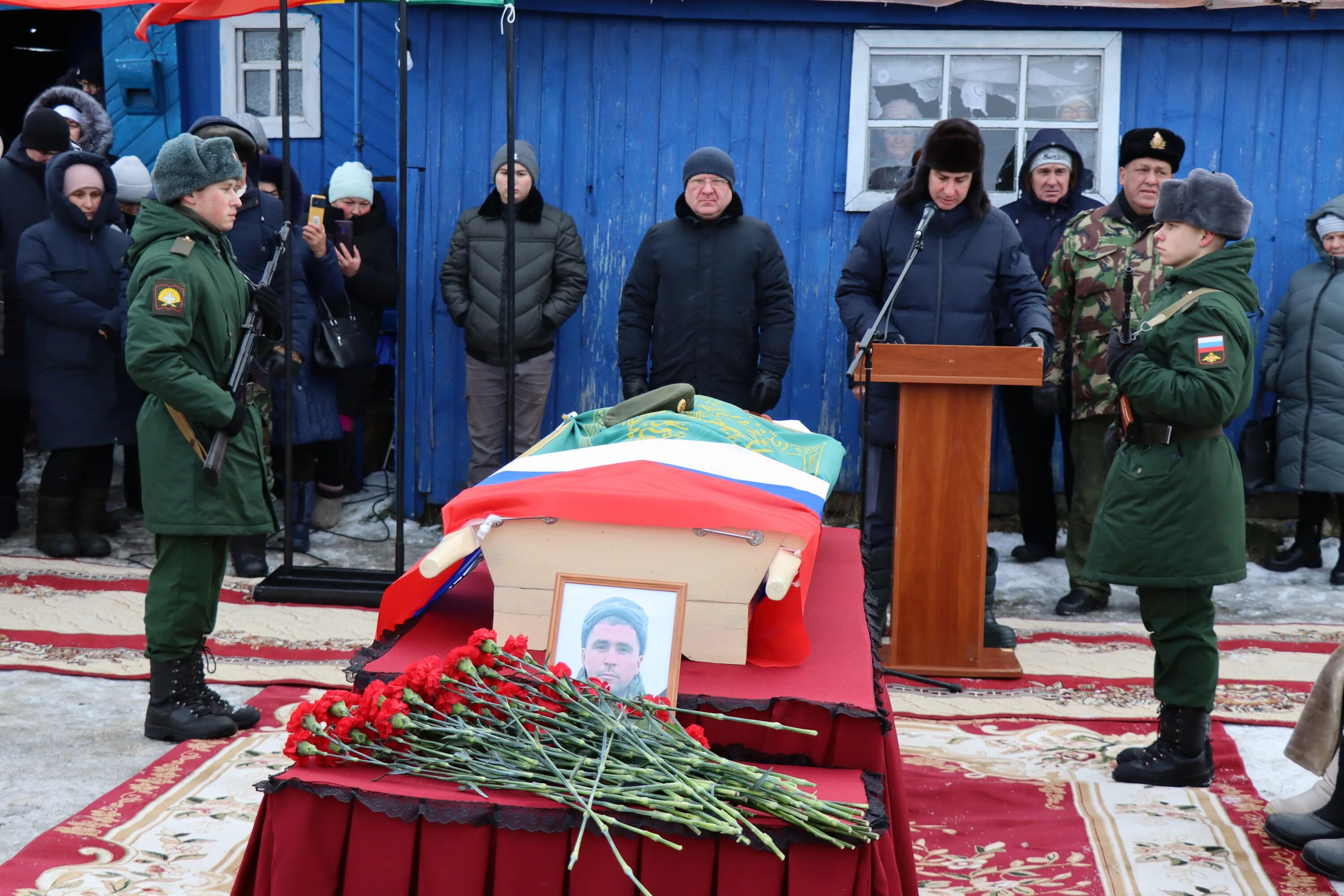 Погибшие на сво на сегодня фото В Дрожжановском районе простились с военнослужащим, который погиб в СВО