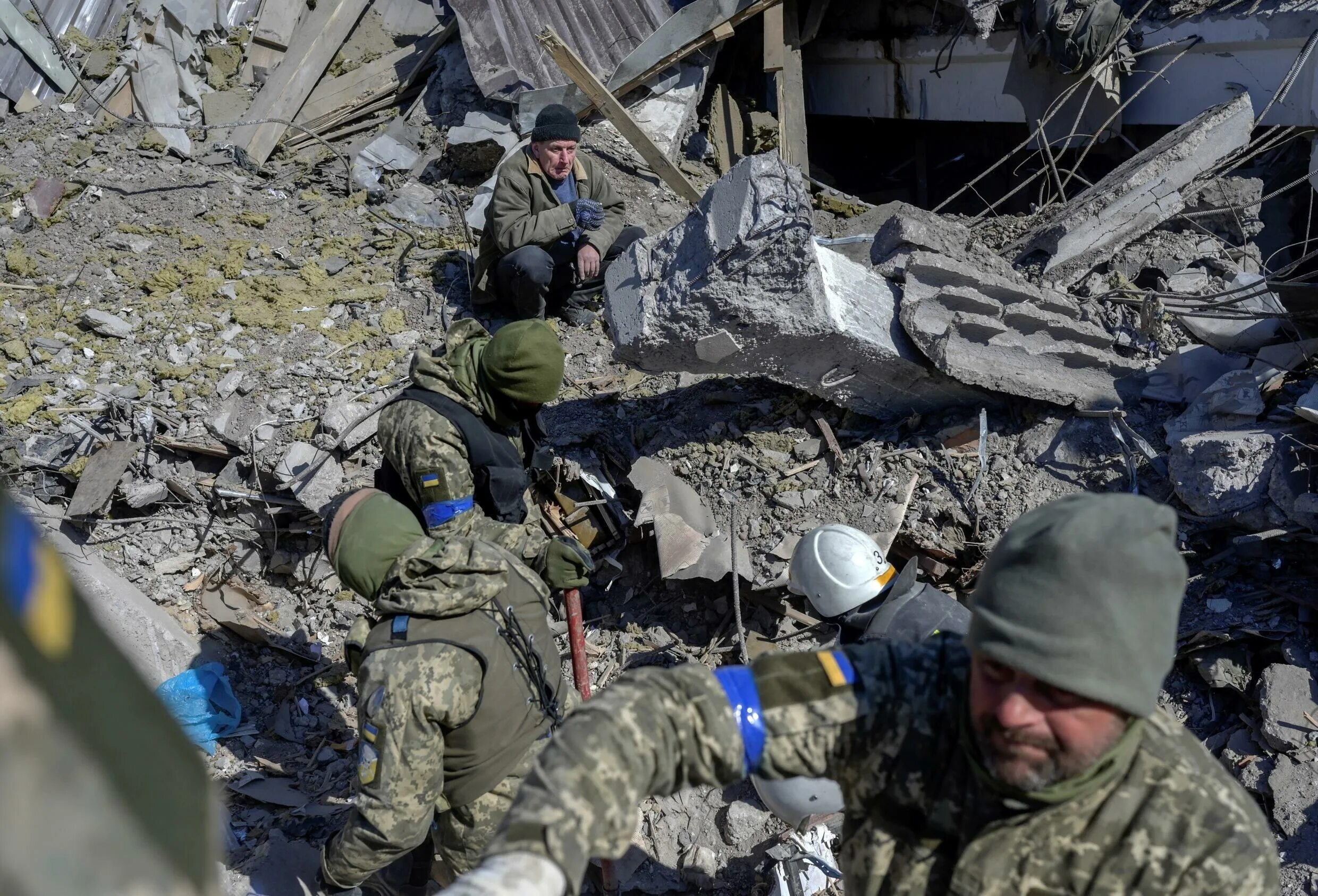 Погибшие российские военные фото Death, devastation after Russian attack on Mykolaiv barracks