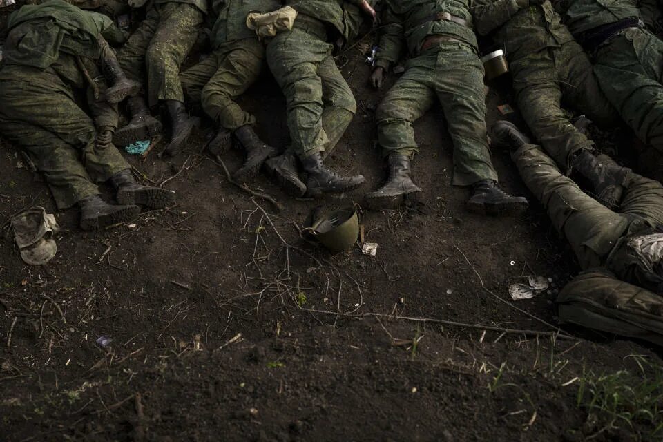 Погибшие российские военные фото AP PHOTOS: Images of war in Ukraine from cutting-room floor