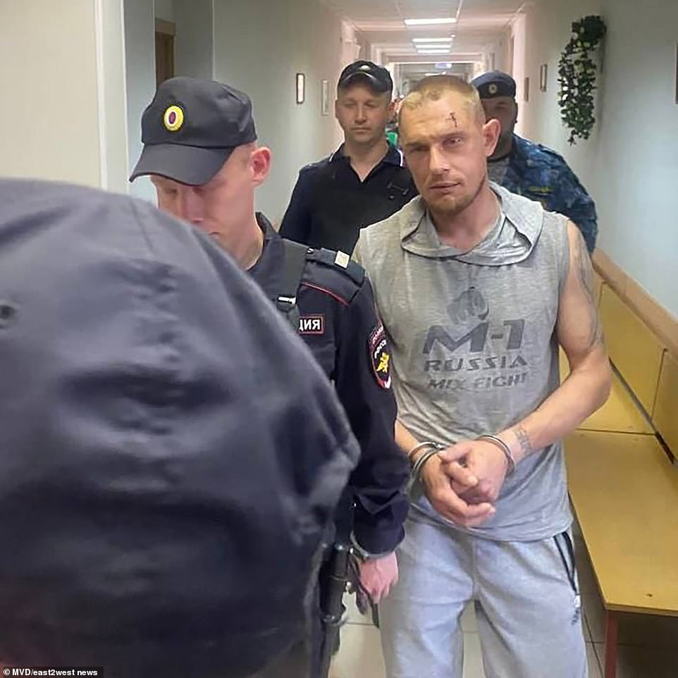 Погибшие в 6 фото Ex-convict who fought for Putin allegedly goes on rampage killing six Daily Mail