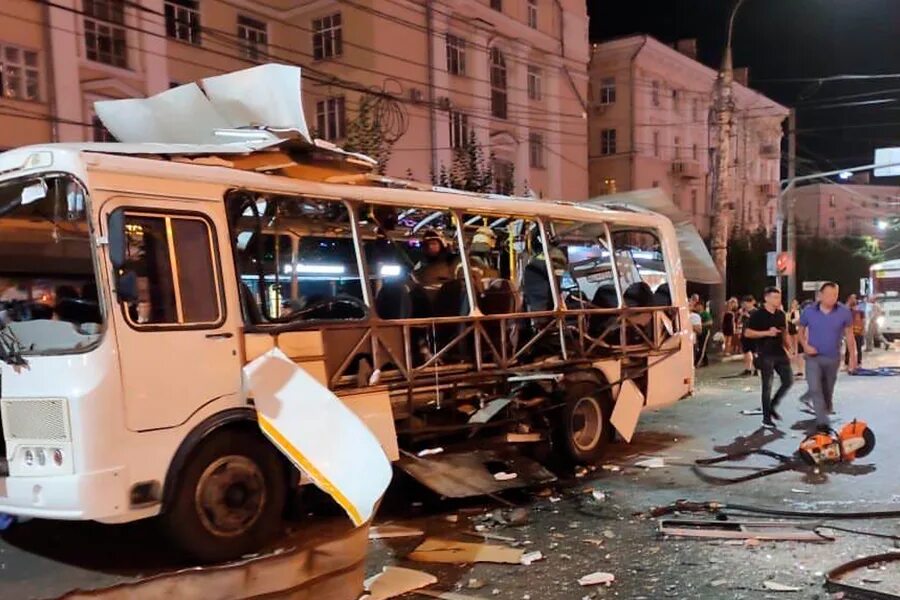 Погибшие в автобусе фото В Воронеже на автобусы перевозчика взорвавшейся маршрутки ставили газ - РБК