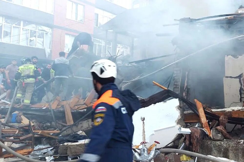 Погибшие в махачкале фото В Махачкале умер пострадавший при взрыве газа в доме - Российская газета