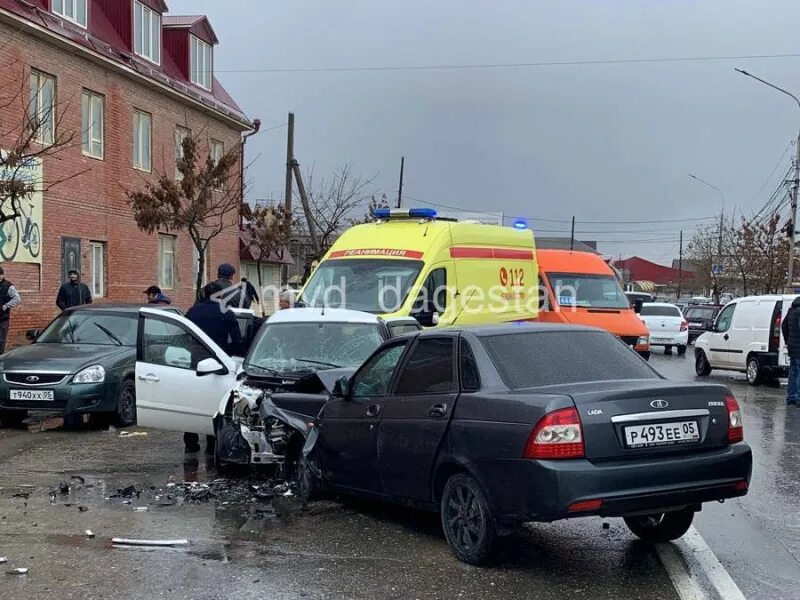 Погибшие в махачкале фото В Махачкале в результате ДТП погиб 13-летний подросток