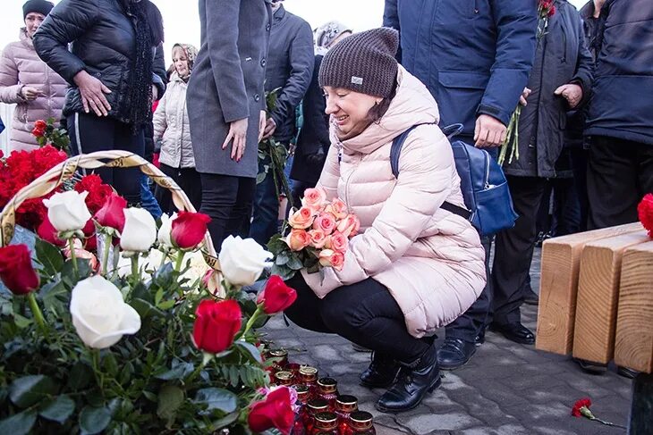 Погибшие в зимней вишне фото и список Подумаешь, умерли 60 человек": Май Абрикосов о юбилее Анжелики Варум "на костях"