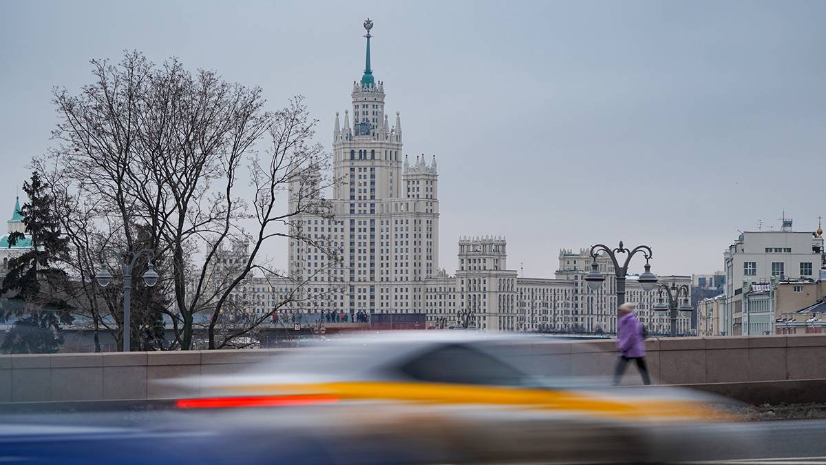 Погода в москве сегодня фото сейчас Синоптики сообщили о теплой и пасмурной погоде в Москве 17 ноября