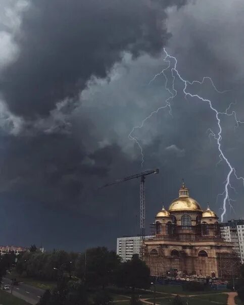 Погода вчера в питере фото На Петербург надвигается грозовая туча, которая.. Воейково ВКонтакте