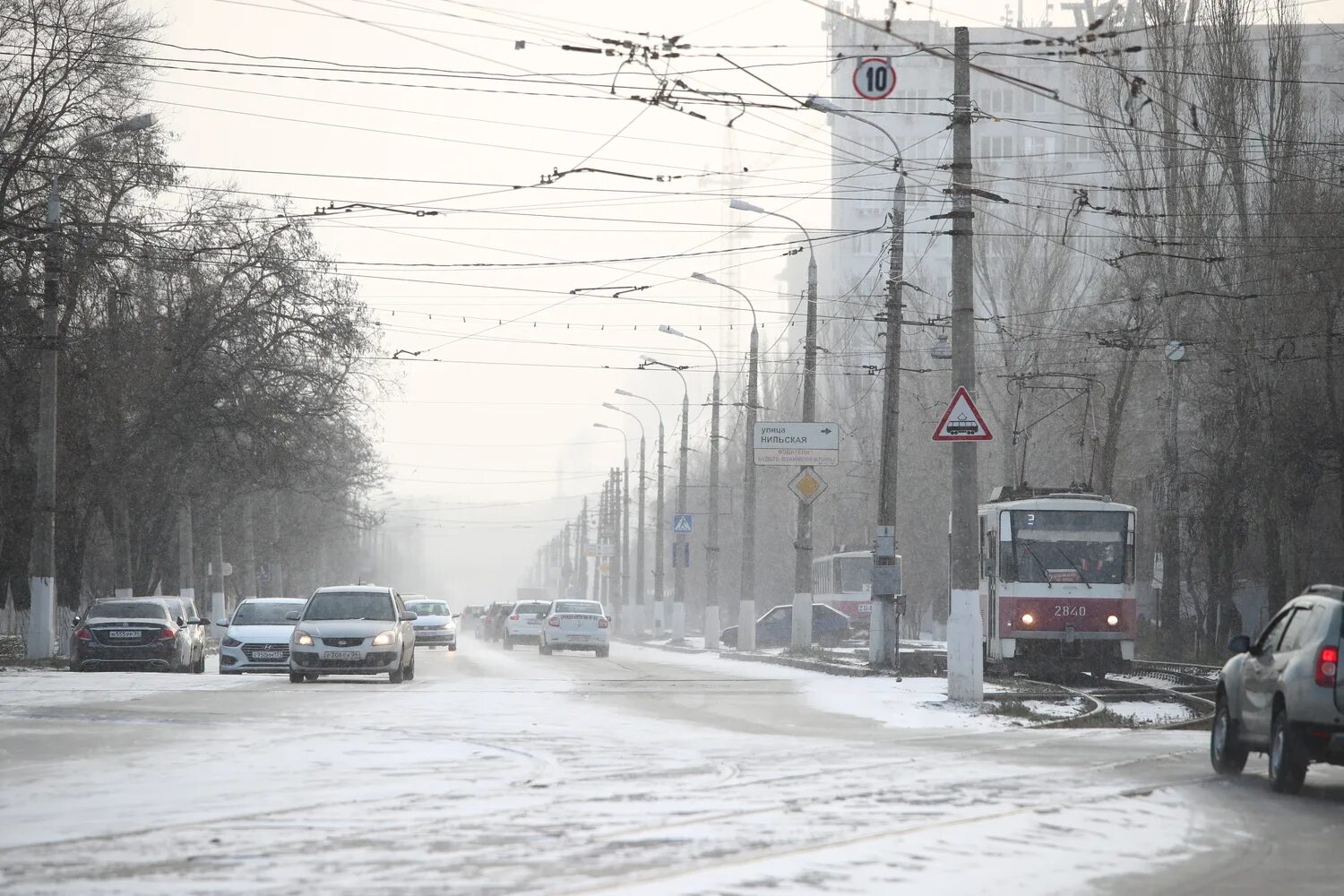 Погода волгоград фото В Волгограде выпал первый снег: фотографии заснеженного города