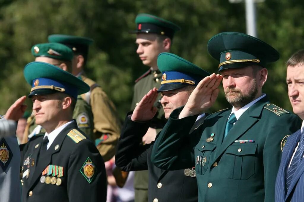 Пограничник генерал изенков н в фото Как в Барнауле отметили День пограничника