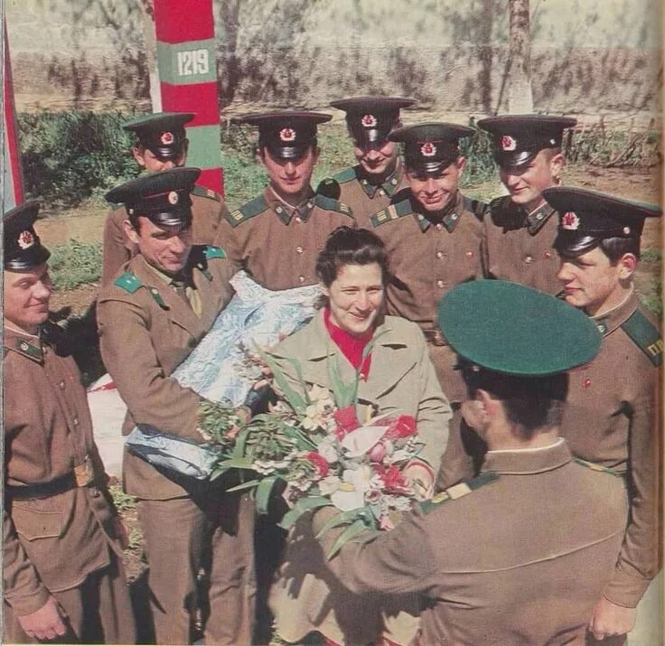 Погранвойска ссср фото Soviet border guards Border guard, Soviet union, Russian men