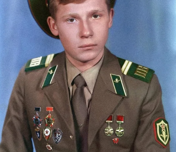 Погранвойска ссср фото Для чего многие пограничники делали у себя на форме петлицы и шевроны ВДВ? Отвеч