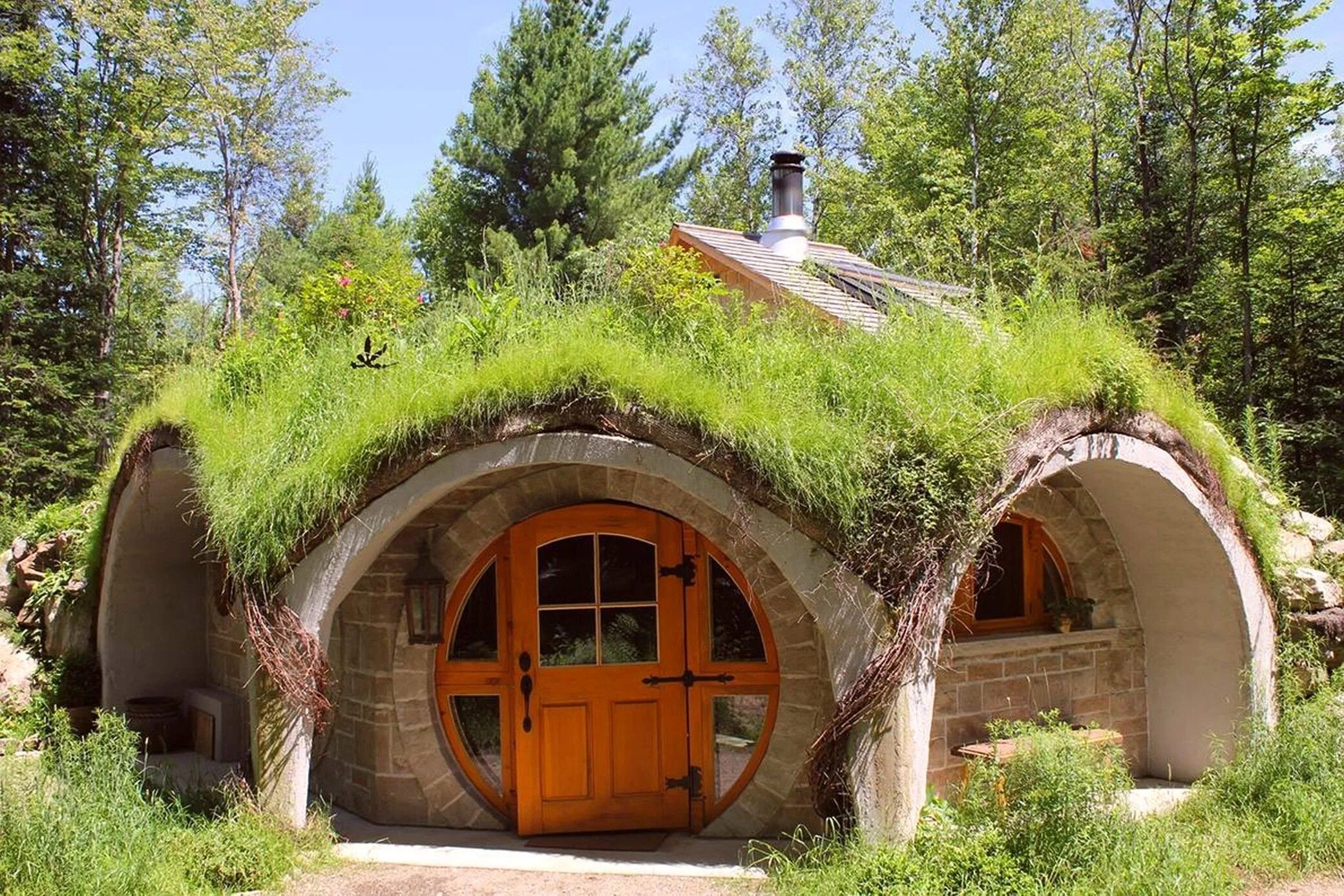 Погреб фото снаружи This is Where You Can Visit a Genuine Hobbit House - Arch2O.com Hobbit house, Ea