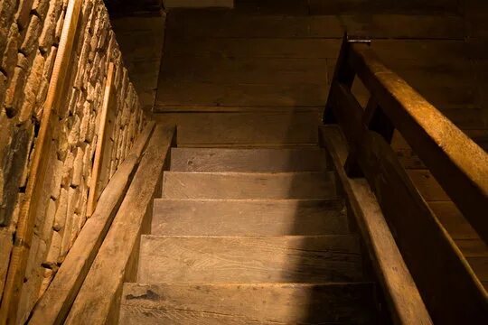 Погреб лестница фото Cellar Stairs Изображения: просматривайте стоковые фотографии, векторные изображ