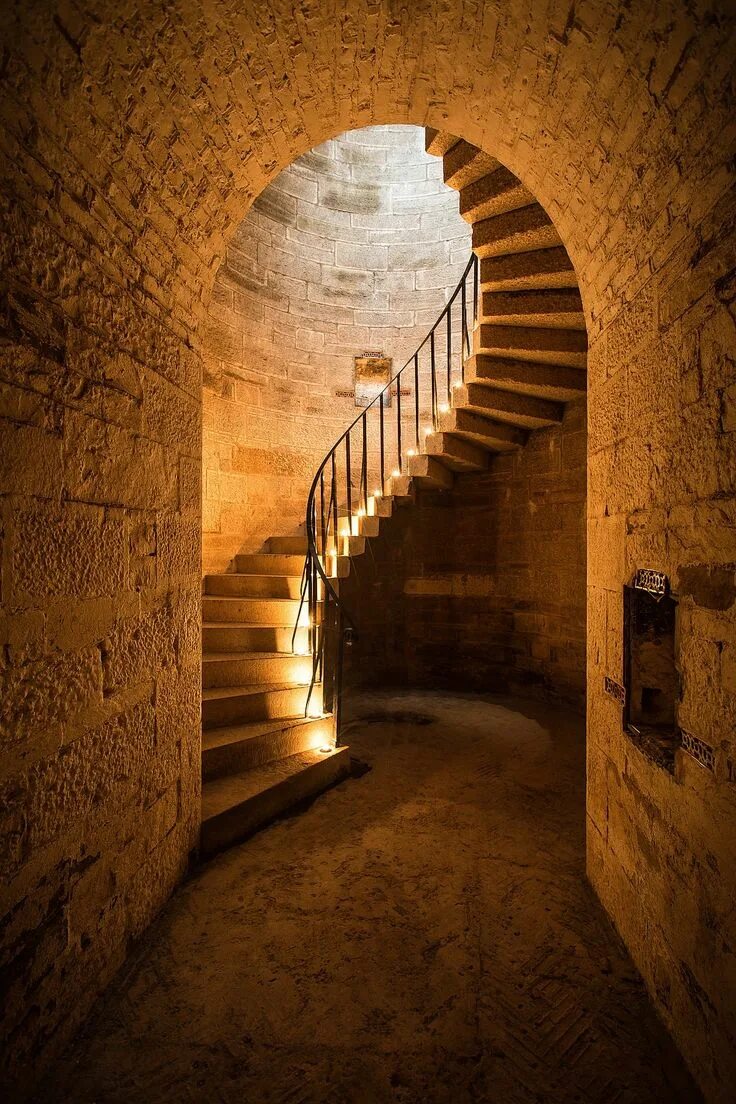 Погреб лестница фото Pin on Mythologie Cellar design, Chateaux interiors, Staircase