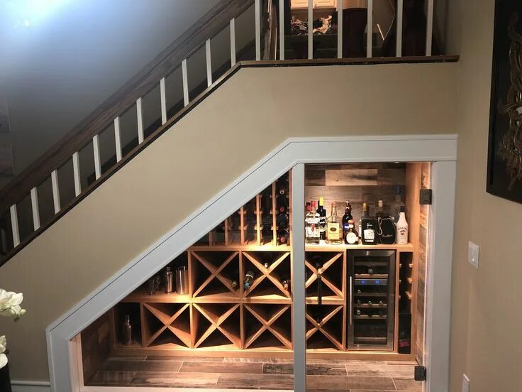 Погреб лестница фото Pin by Allison Kempf on My home Under stairs wine cellar, Bar under stairs, Wine