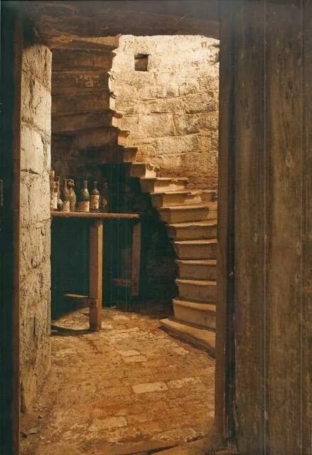 Погреб лестница фото Quaint And Elegant Stone Stairways Home wine cellars, Wine cellar design, Stone 