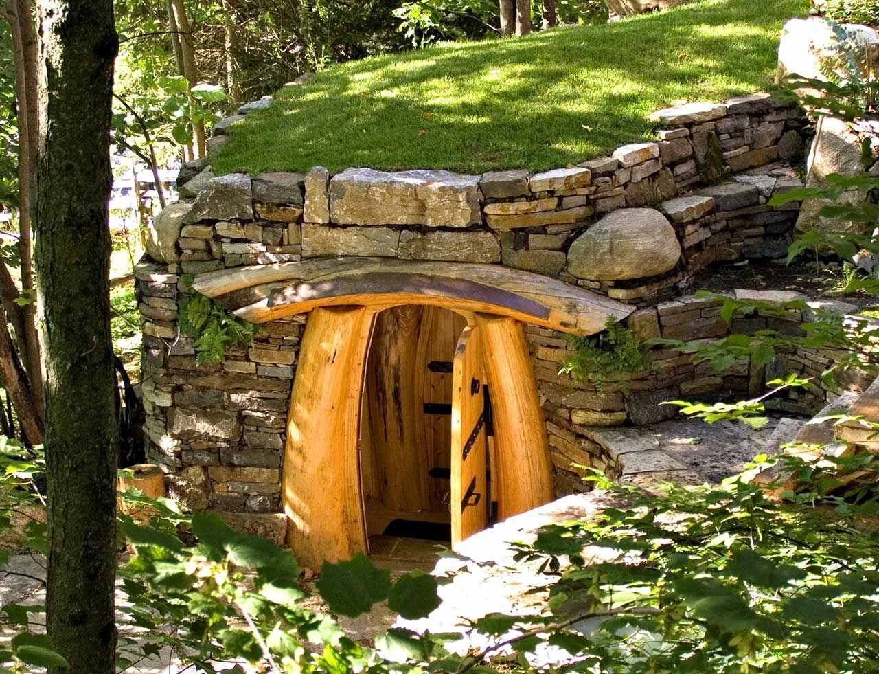 Погреб на даче фото A sauna built entirely out of driftwood from the lake and later covered with ear