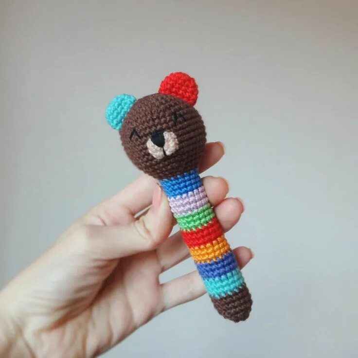 Погремушка крючком схема Вязаные игрушки погремушки крючком схемы мишка Crochet baby toys, Crochet toys f