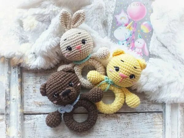 Погремушка крючком схема Вяжем крючком милых зверят-погремушек: Мастер-Классы в журнале Ярмарки Мастеров 