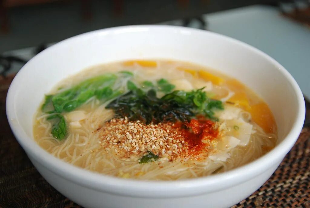 Похмельные супы рецепты с фото Organic Somen Noodles in Miso Soup - close-up - Cafe Kazar. Flickr