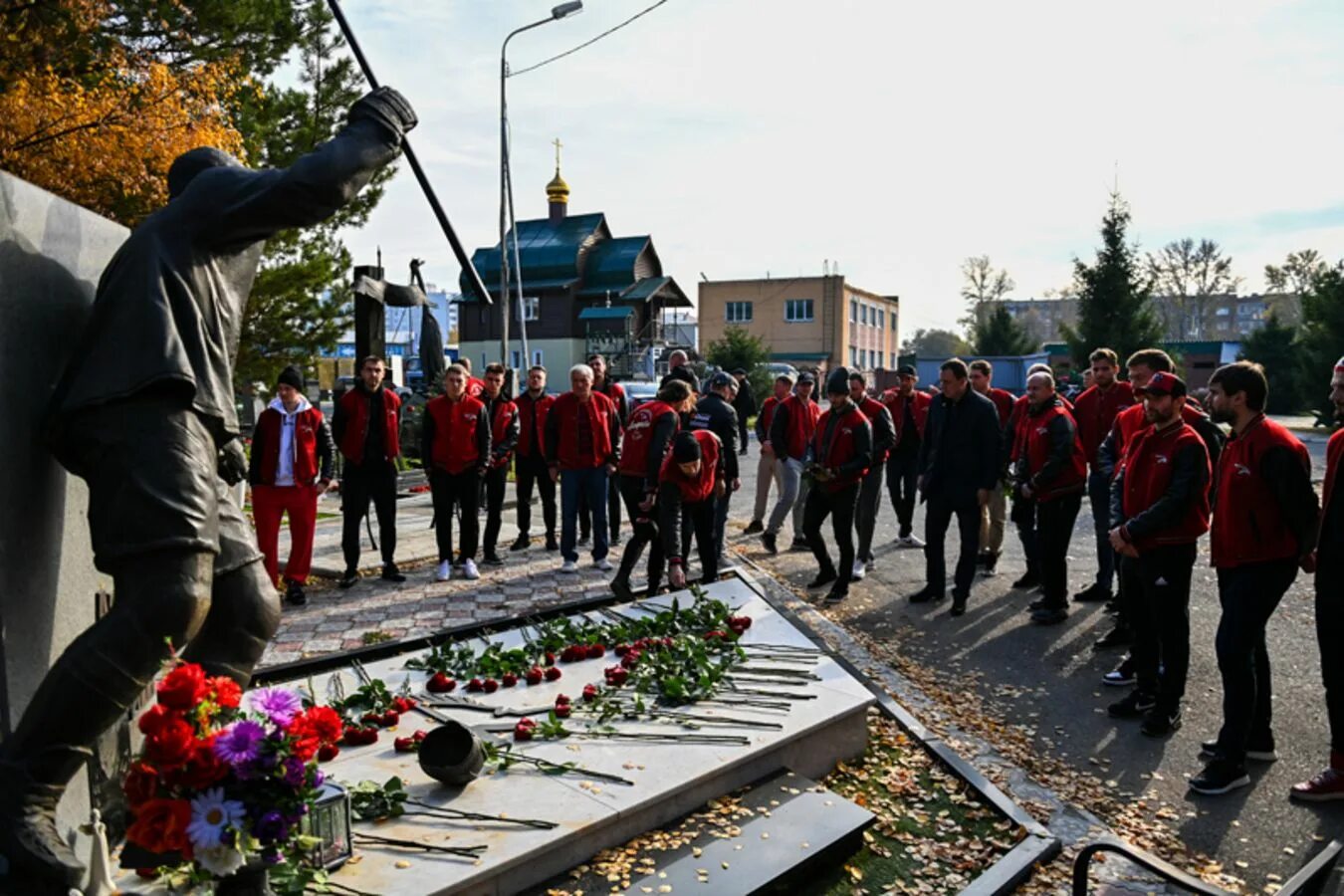 Похороны черепанова алексея фото Руководство, тренеры и хоккеисты "Авангарда" возложили цветы на могилу Алексея Ч