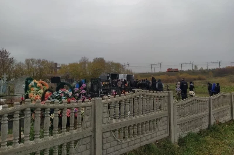 Похороны четверых детей в красноярске фото Смысл жизни в малыше". Мама 4 отравившихся детей в Сибири родила мальчика АиФ Кр