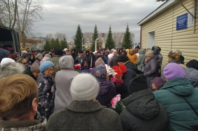 Похороны детей под красноярском фото Смысл жизни в малыше". Мама 4 отравившихся детей в Сибири родила мальчика АиФ Кр