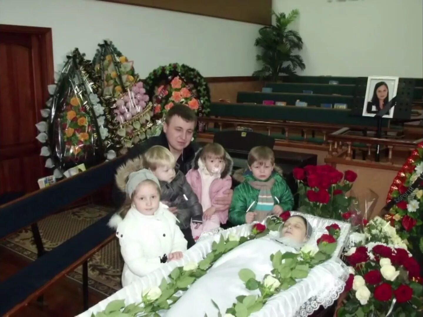 Похороны детей в красноярске фото родителей Ludmila Gulchuk's family stands beside her open casket during her funeral.