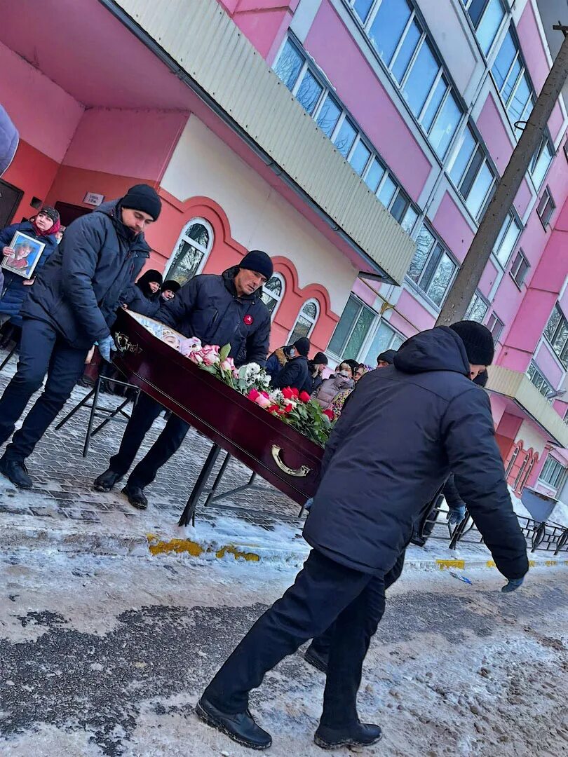 Похороны девочек из тольятти убитых сестрой фото Сегодня прошли похороны девочки, которая была сбита на улице Мельникова - Новост